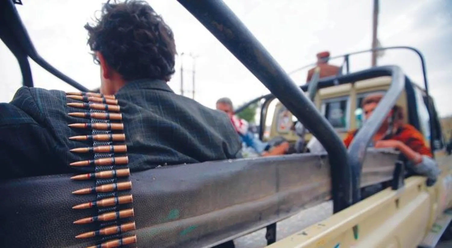 عناصر مسلحة من ميليشيات الحوثي في صنعاء (رويترز)