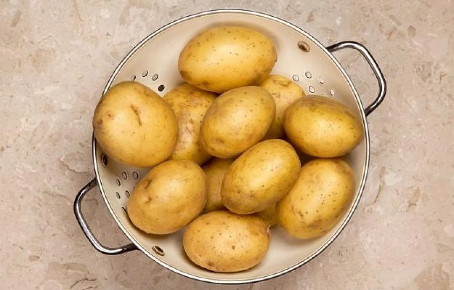 برأت دراسة حديثة البطاطس من اتهامها بمسؤولية زيادة الوزن (ديلي ميل)