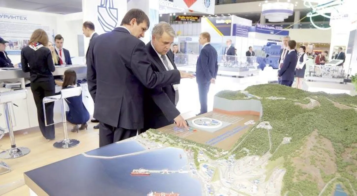 جانب من المعرض العالمي الخاص بشؤون النفط في موسكو (إ. ب. أ)