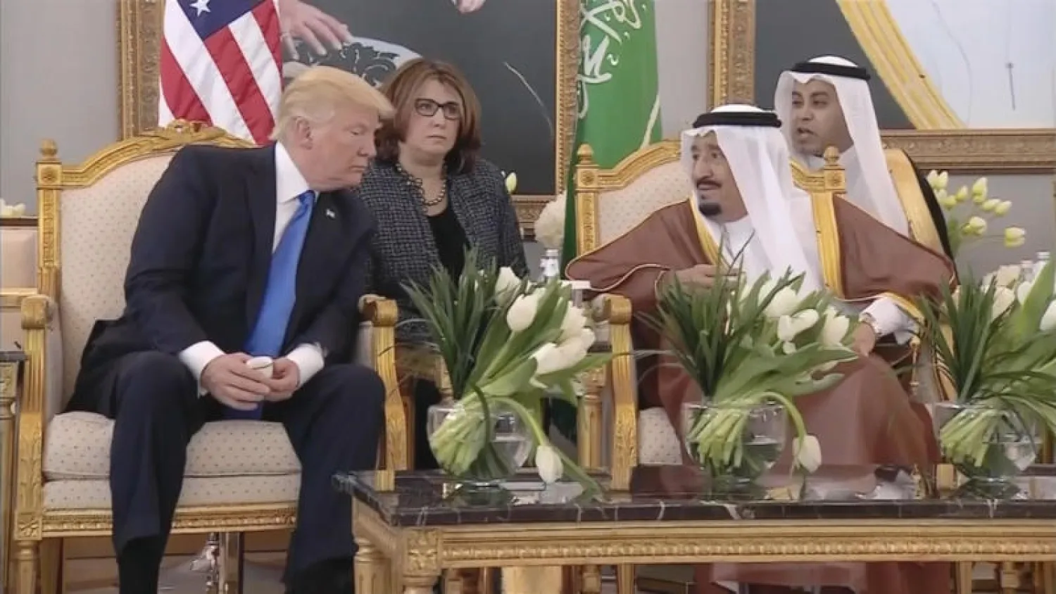 الملك سلمان يشرح للرئيس ترمب طريقة الاكتفاء من القهوة