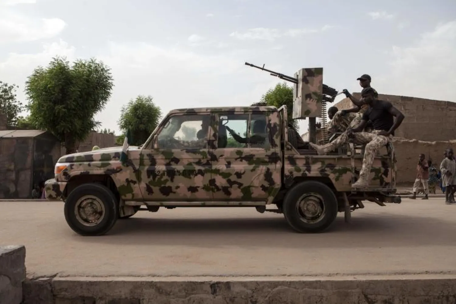 دورية للجيش النيجيري في بلدة بانكي شمال شرق نيجيريا (أ.ف.ب)