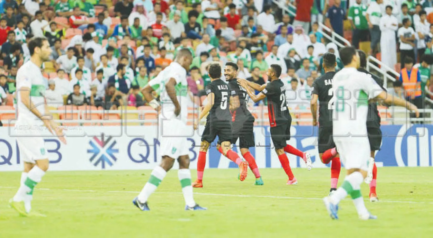 تعادل الفريقين أمس أجل الحسم إلى موقعة دبي (تصوير: محمد المانع)