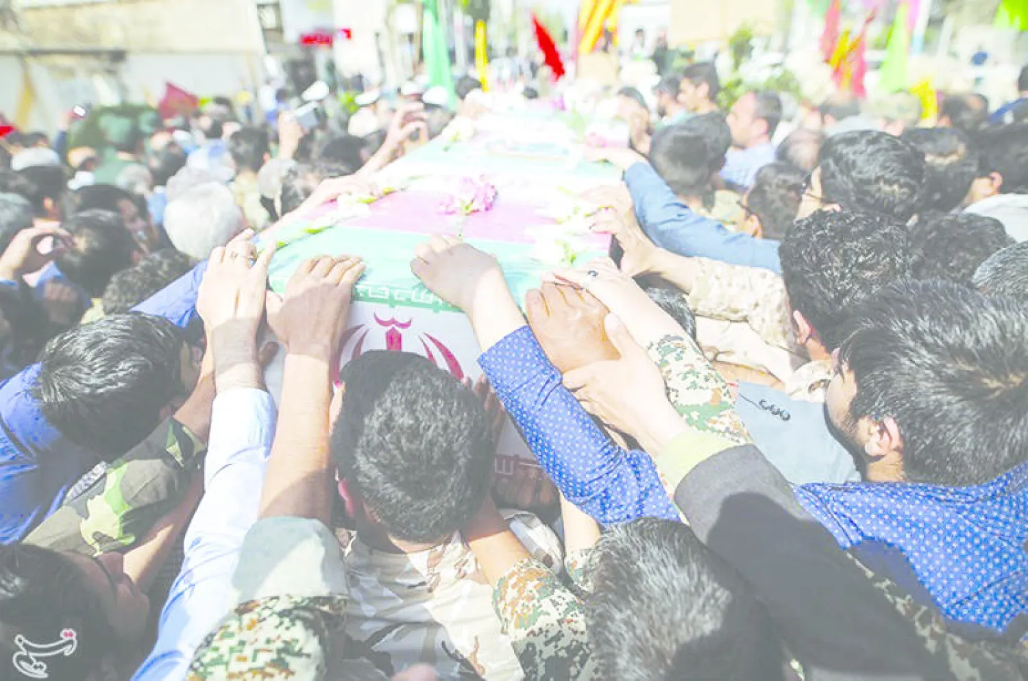 جنازة آخر قتلى الحرس الثوري في سوريا علي رضا قبادي بمدينة كرج قرب طهران أمس (تسنيم)