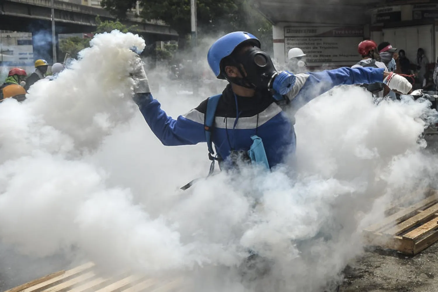 احتجاجات تخللتها أعمال عنف (أ.ف.ب)