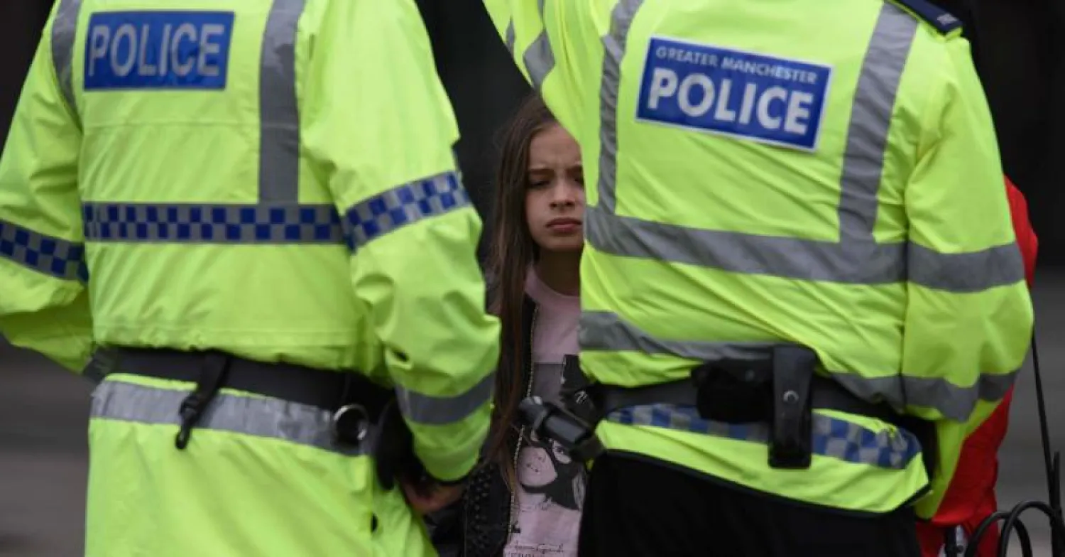 الشرطة البريطانية تضرب طوقاً أمنياً في محيط موقع الانفجار في مانشستر (إ.ف.ب)