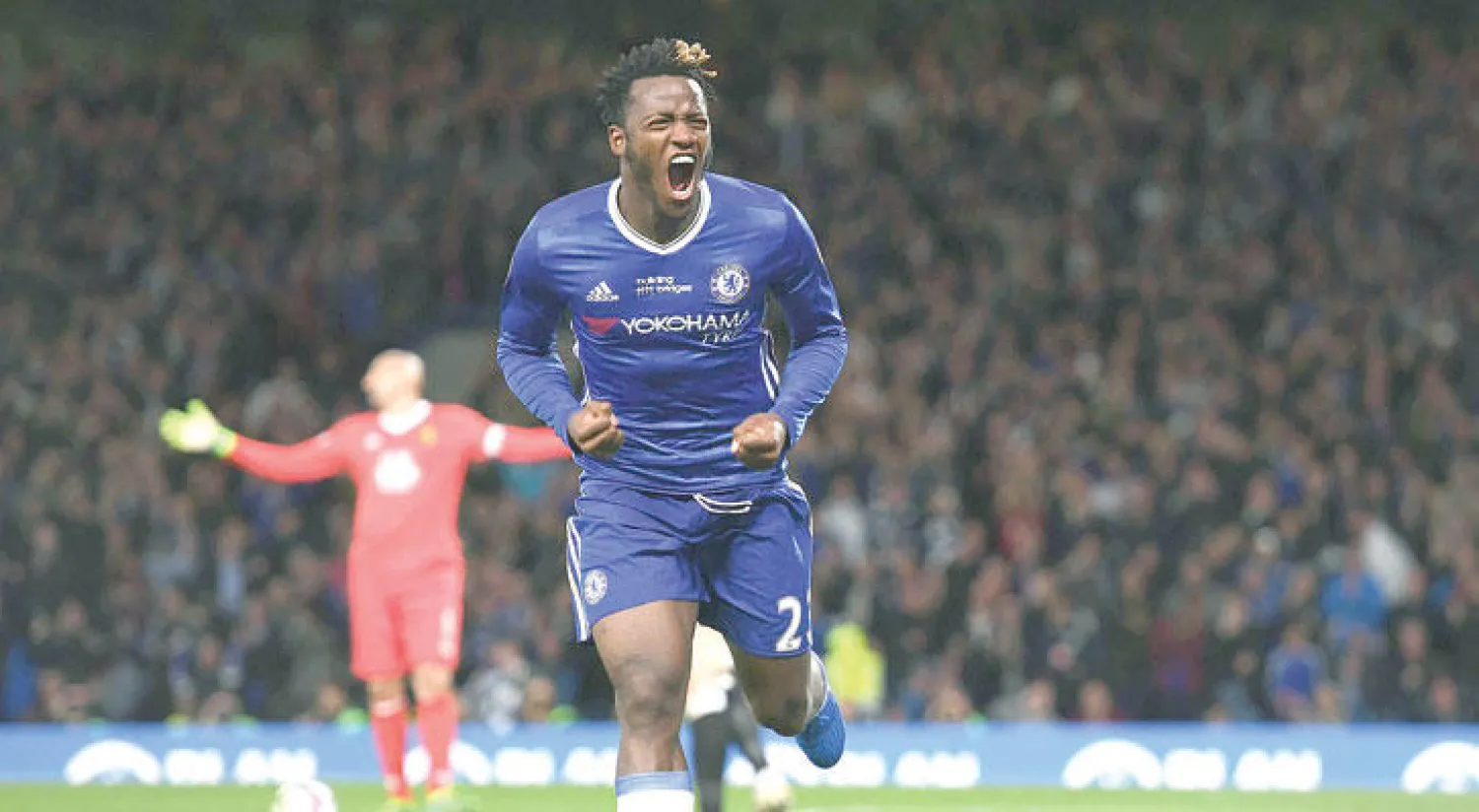 باتشواي لاعب تشيلسي يحتفل بهدفه في مرمى واتفورد