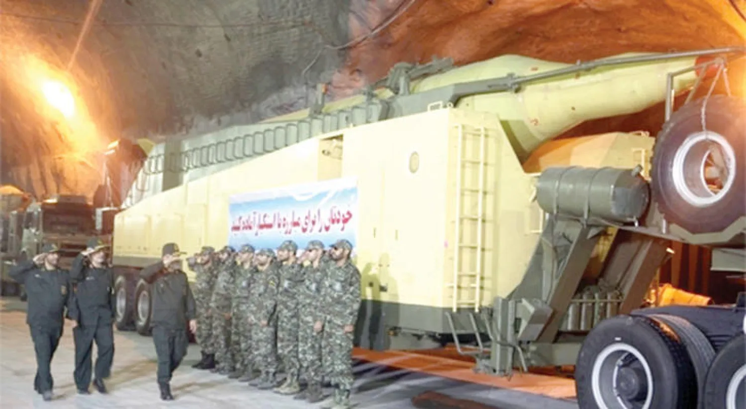 قائد الوحدة الصاروخية أمير علي حاجي زاده خلال الكشف عن أول موقع للصواريخ الباليستية في أكتوبر 2015 (فارس)