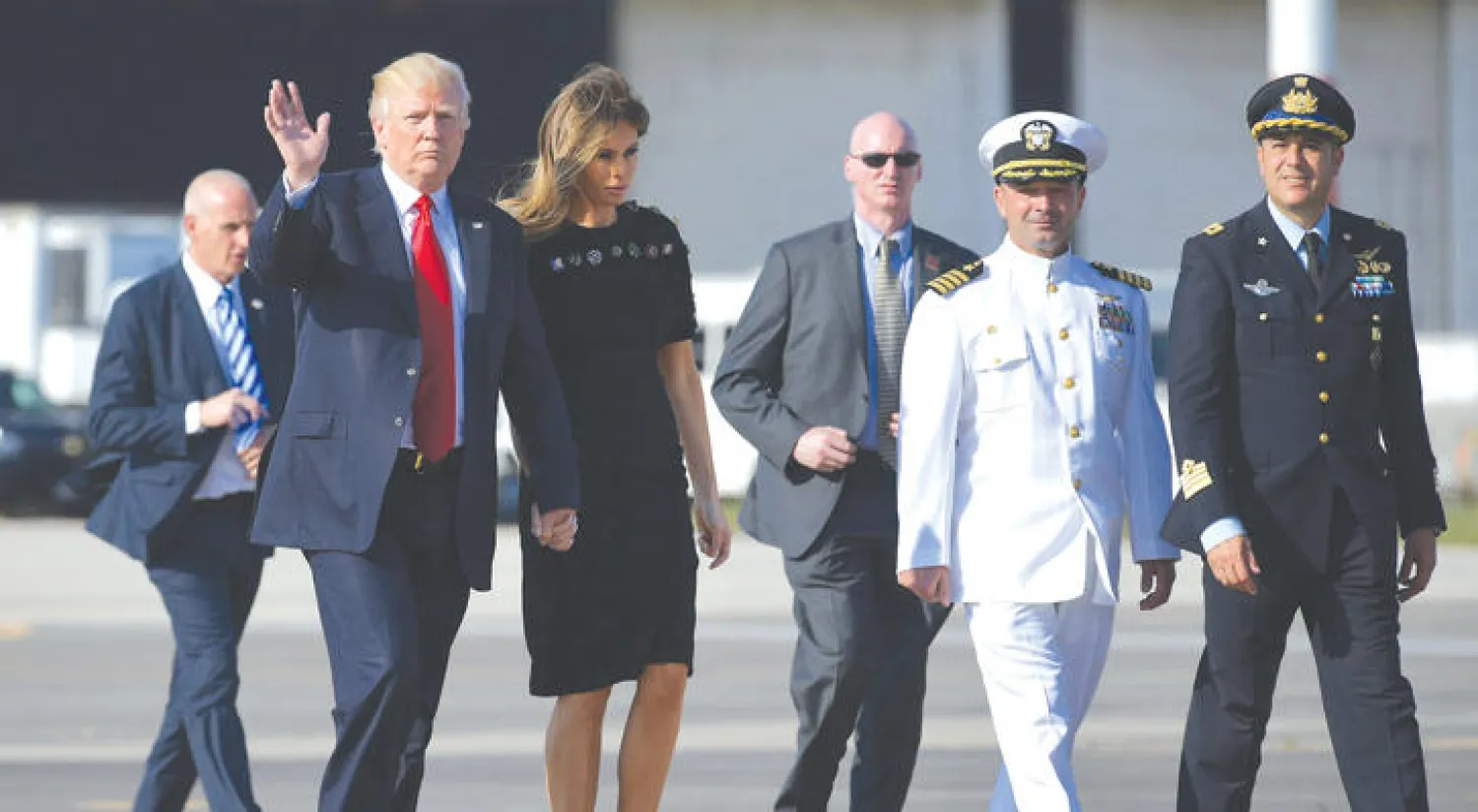 الرئيس الأميركي دونالد ترمب وزوجته ميلانيا يغادران إيطاليا بعد انتهاء قمة مجموعة السبع أمس (أ.ف.ب)