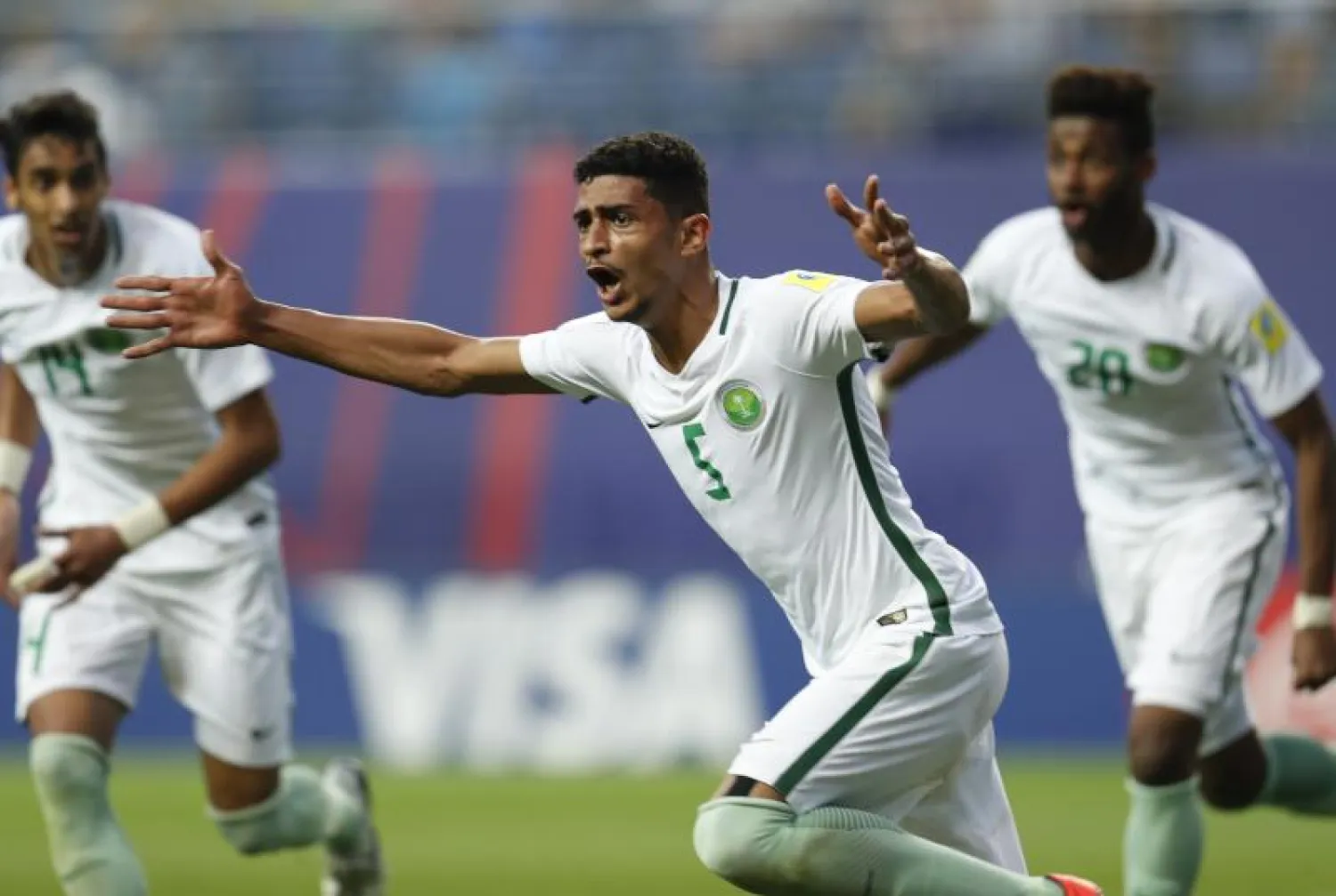 احتفال لاعبي المنتخب السعودي بالتأهل لدور الـ16 بمونديال الشباب (إ.ب.أ)