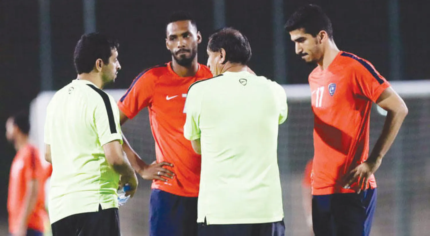 دياز يوجه لاعبي الهلال خلال التدريبات (المركز الإعلامي بنادي الهلال)