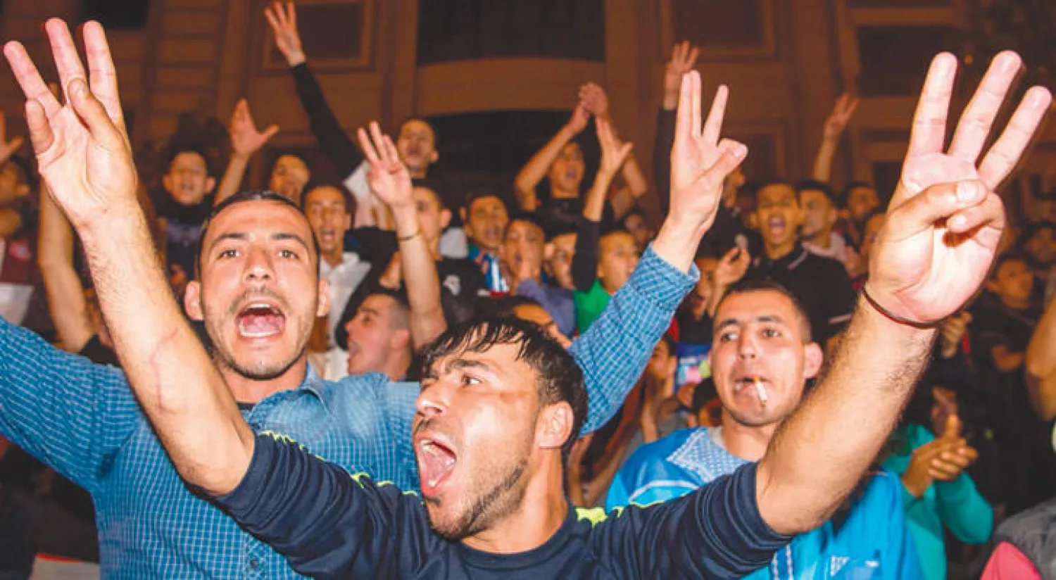 جانب من الاحتجاجات السلمية التي شهدتها مدينة الحسيمة أمس (أ.ف.ب)