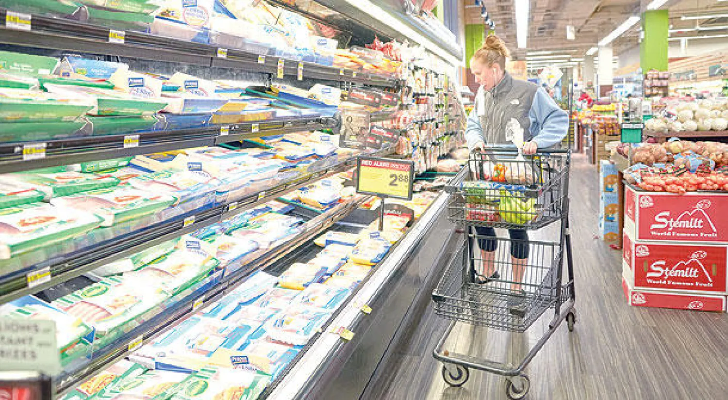 إنفاق المستهلكين في أميركا يرتفع والتضخم الشهري يتعافى