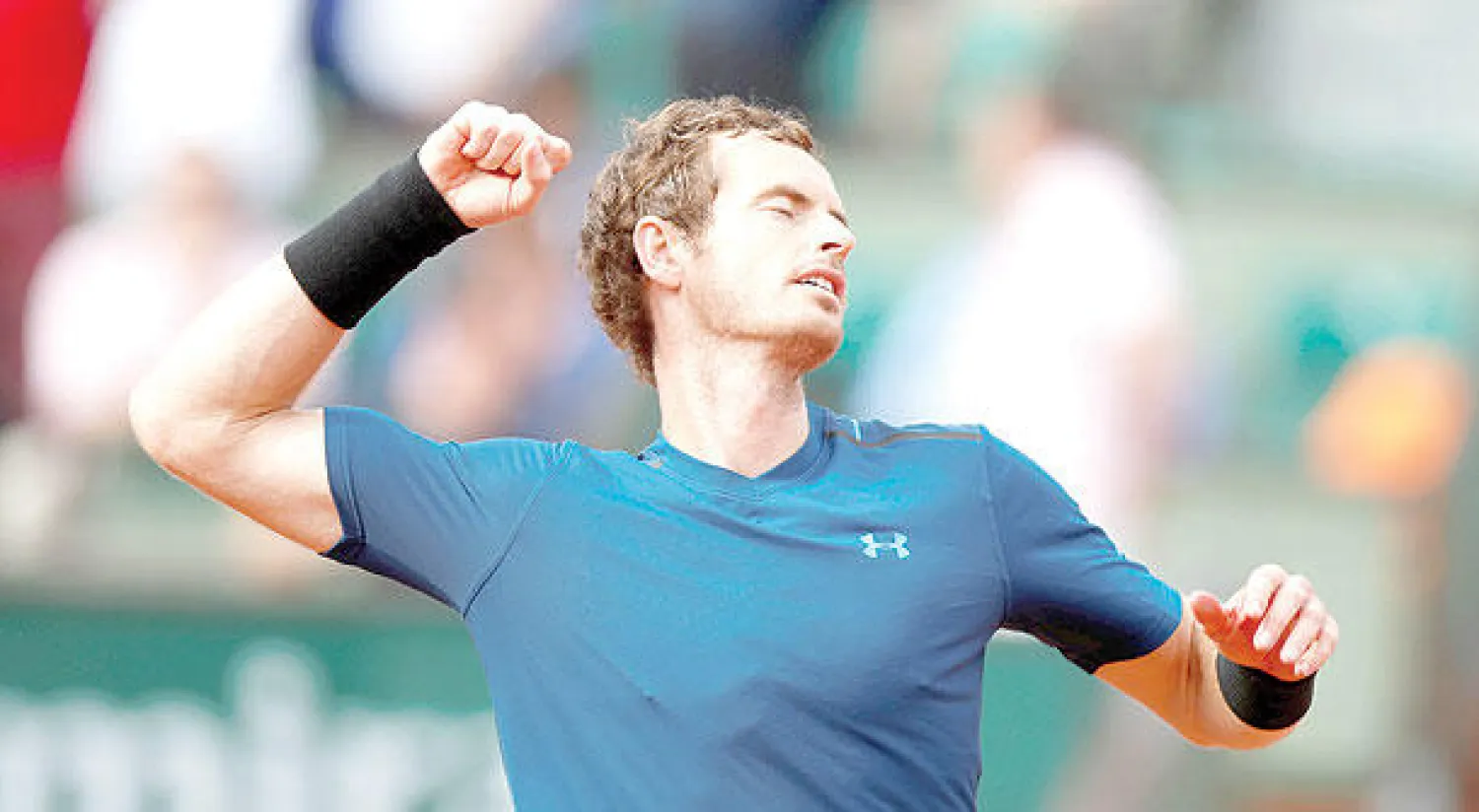 موراي يحتفل بانتصاره على منافسه الروسي (رويترز)