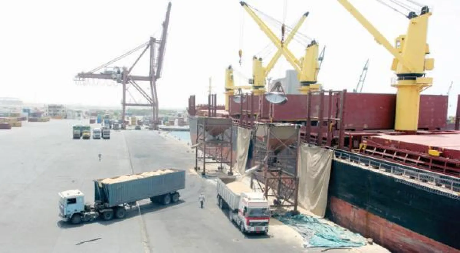 تحالف دعم الشرعية يرحب بتصريحات المبعوث الأممي بتسليم «ميناء الحديدة»