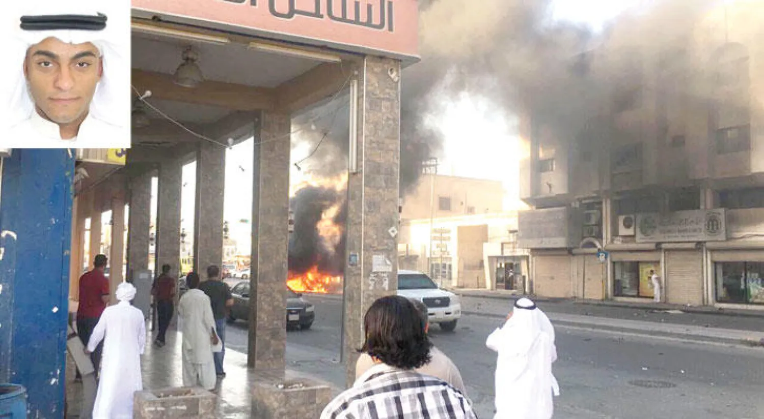 السيارة التي كان يستقلها المطلوبان وتبدو ألسنة النار قرب سوق المياسة شرق السعودية - المطلوب فاضل الذي قتل بالتفجير