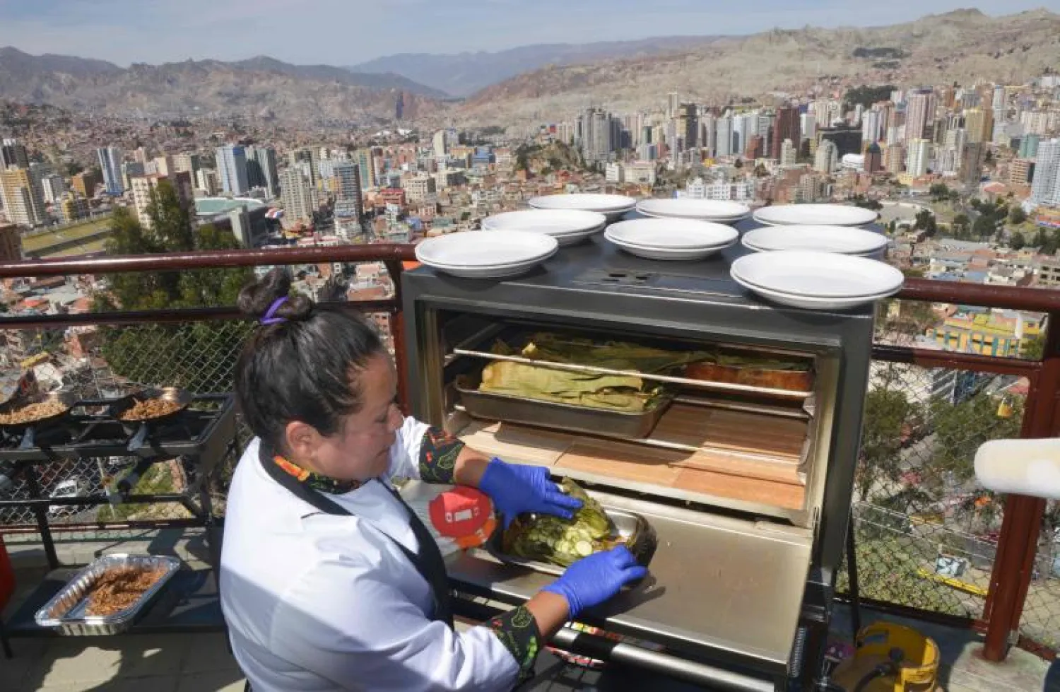 احد المطاعم في بوليفيا (أ.ف.ب)