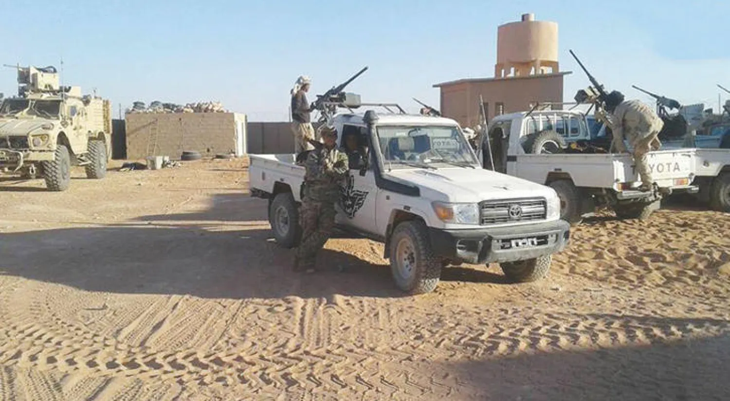 تحدث «جيش مغاوير الثورة» أمس عن تأسيس حامية عسكرية مع الجيش الأميركي في الزكف قرب التنف جنوب شرقي سوريا لمحاربة «داعش»