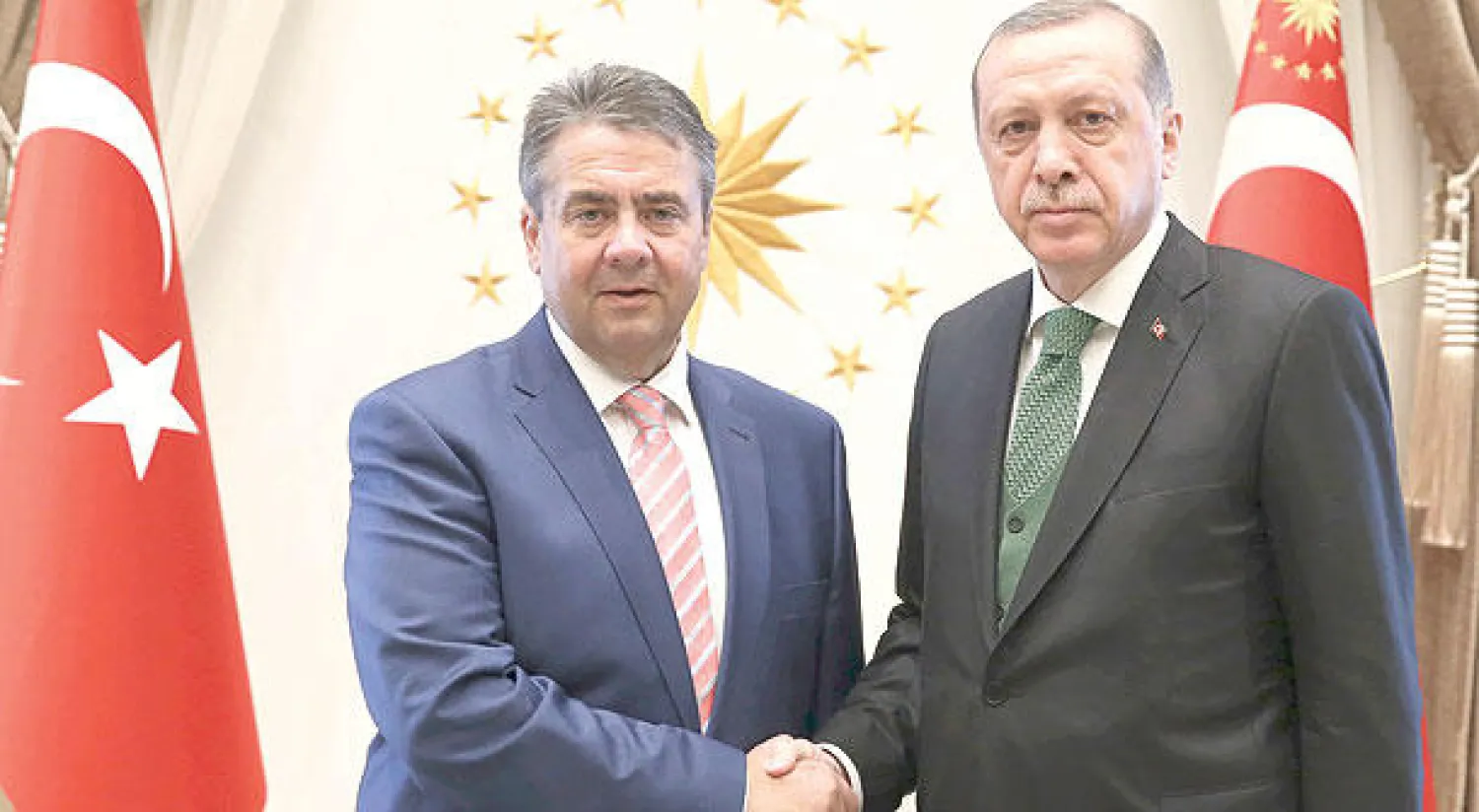 إردوغان مع وزير الخارجية الألماني زيغمار غابرييل (أ.ب)