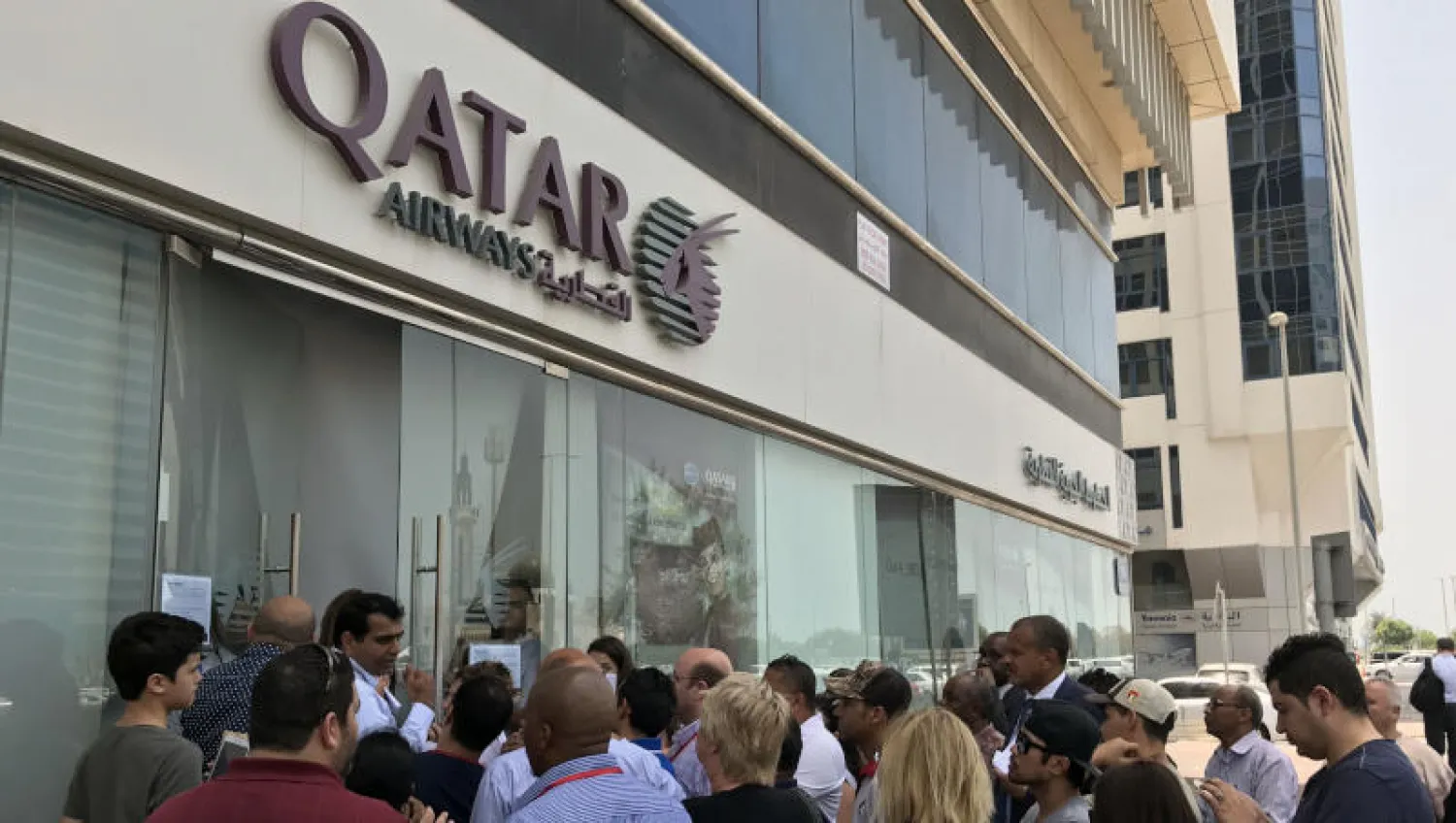 فرع تابع للخطوط الجوية القطرية في إمارة أبوظبي (أ.ف.ب)