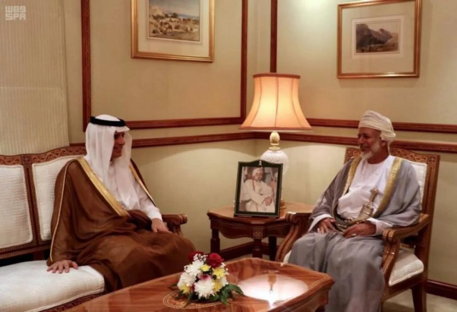 الوزير المسؤول عن الشؤون الخارجية في عمان يستقبل وزير الخارجية السعودي (واس)