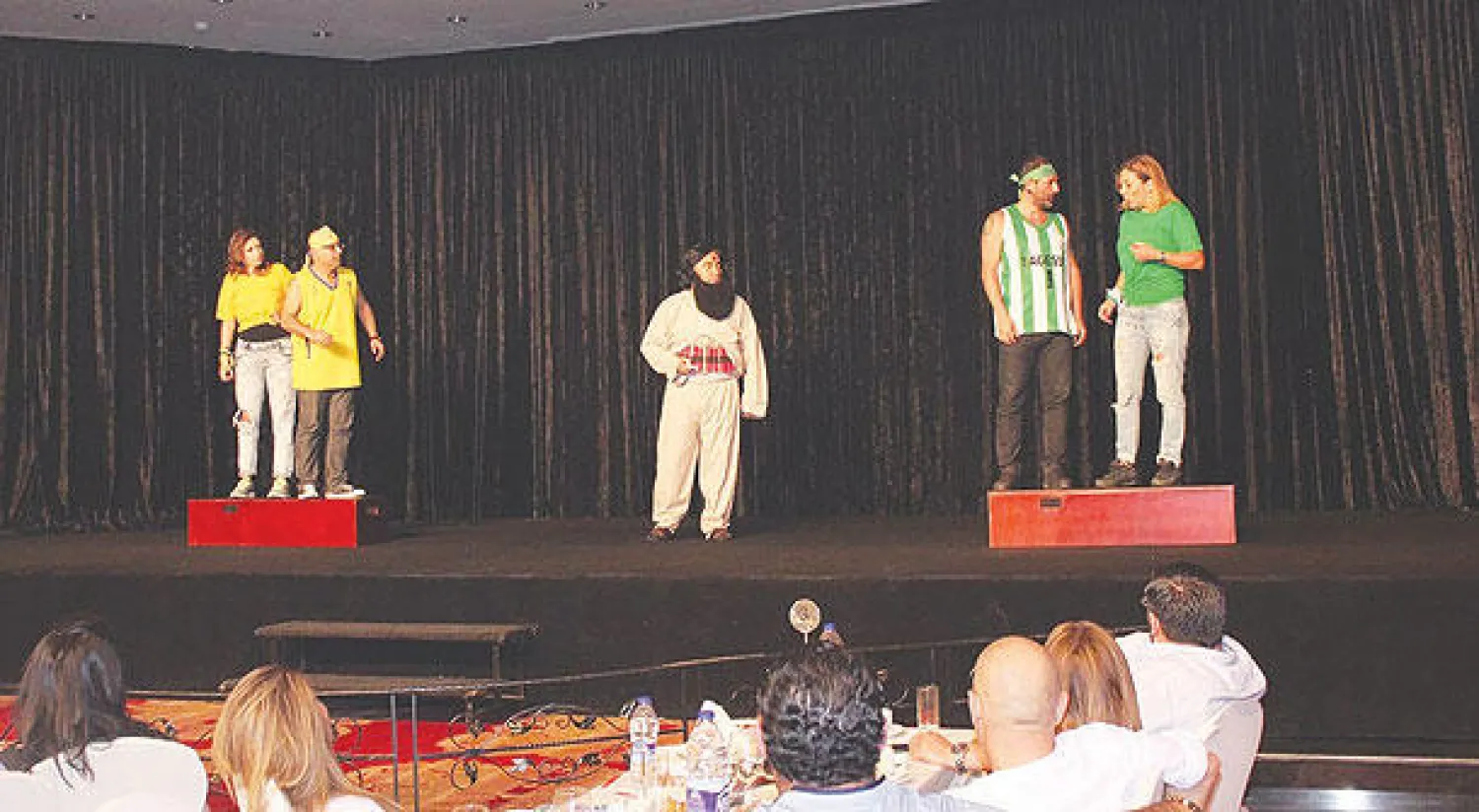 مشهد من العروض التي قدّمها فريق «ما في متلو»