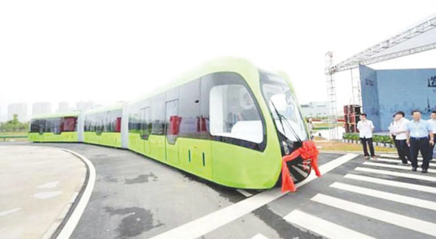 الصين تكشف عن قطار بلا قضبان