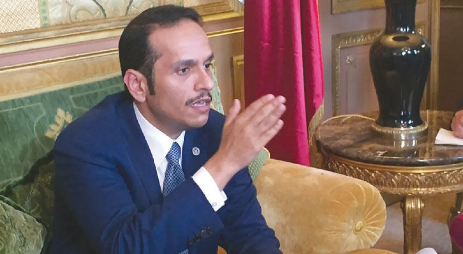 وزير الخارجية القطري يتحدث للصحافة في باريس أمس (أ.ب)