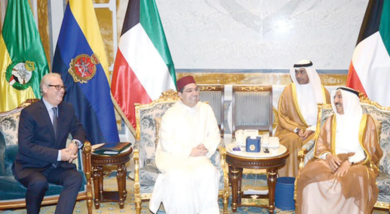 أمير الكويت لدى استقباله ناصر بوريطة وزير خارجية المغرب صباح أمس (كونا)