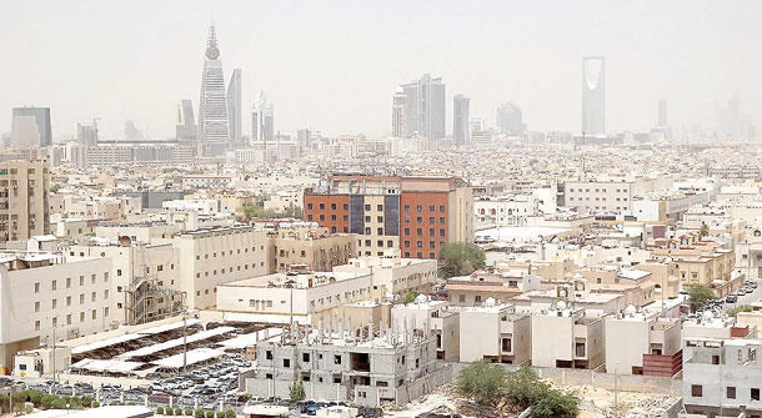 يعتبر شهر رمضان من الأشهر التي تنخفض فيها التداولات العقارية في السعودية (تصوير: خالد الخميس)