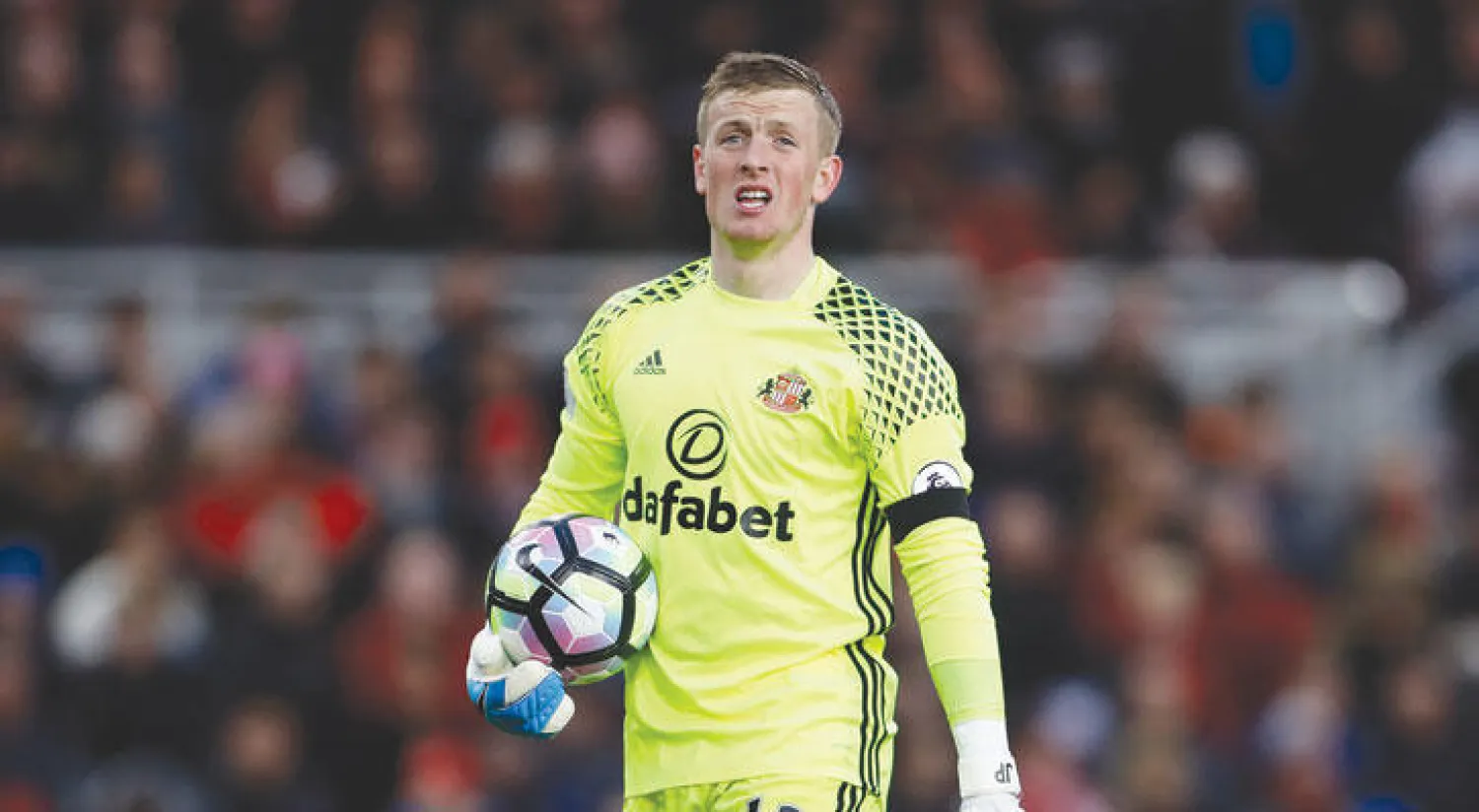 بيكفورد في طريقه للانضمام إلى صفوف إيفرتون (رويترز)