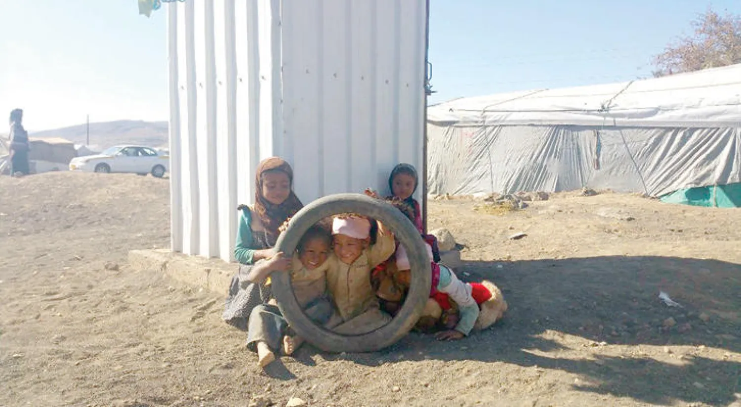 أطفال في معسكر ضروان للنازحين شمال غربي صنعاء («الشرق الأوسط»)