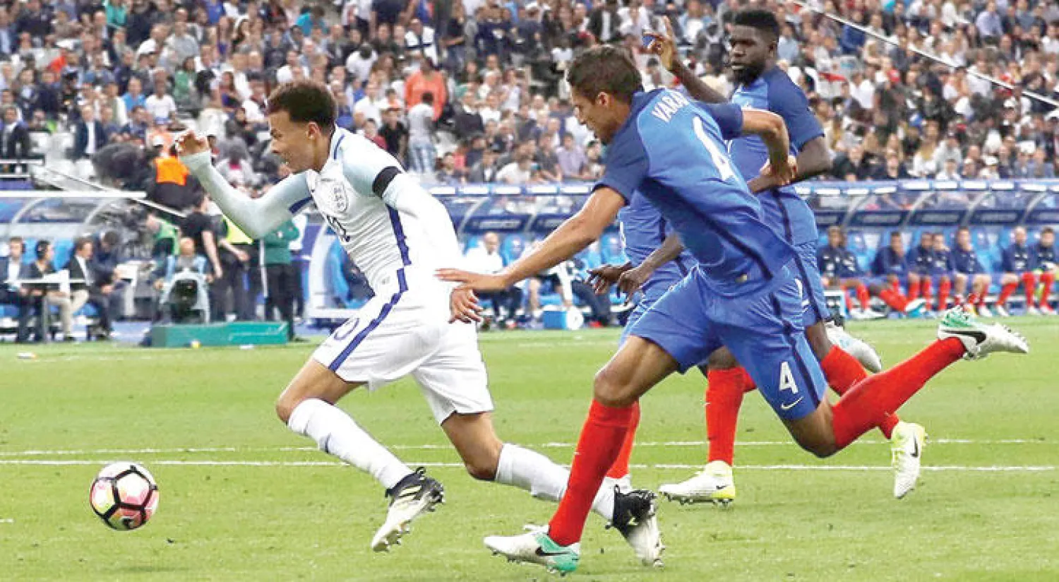 عرقلة رافاييل فاران الفرنسي لديلي آلي التي أسفرت عن ركلة جزاء