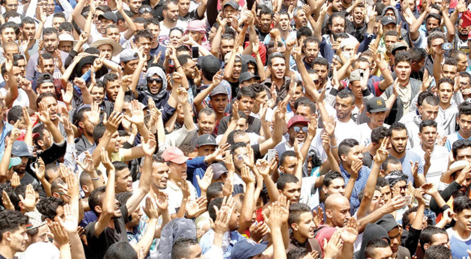 جانب من الاحتجاجات التي عرفتها منطقة تطاوين بالجنوب التونسي للمطالبة بالتنمية والتشغيل (رويترز)