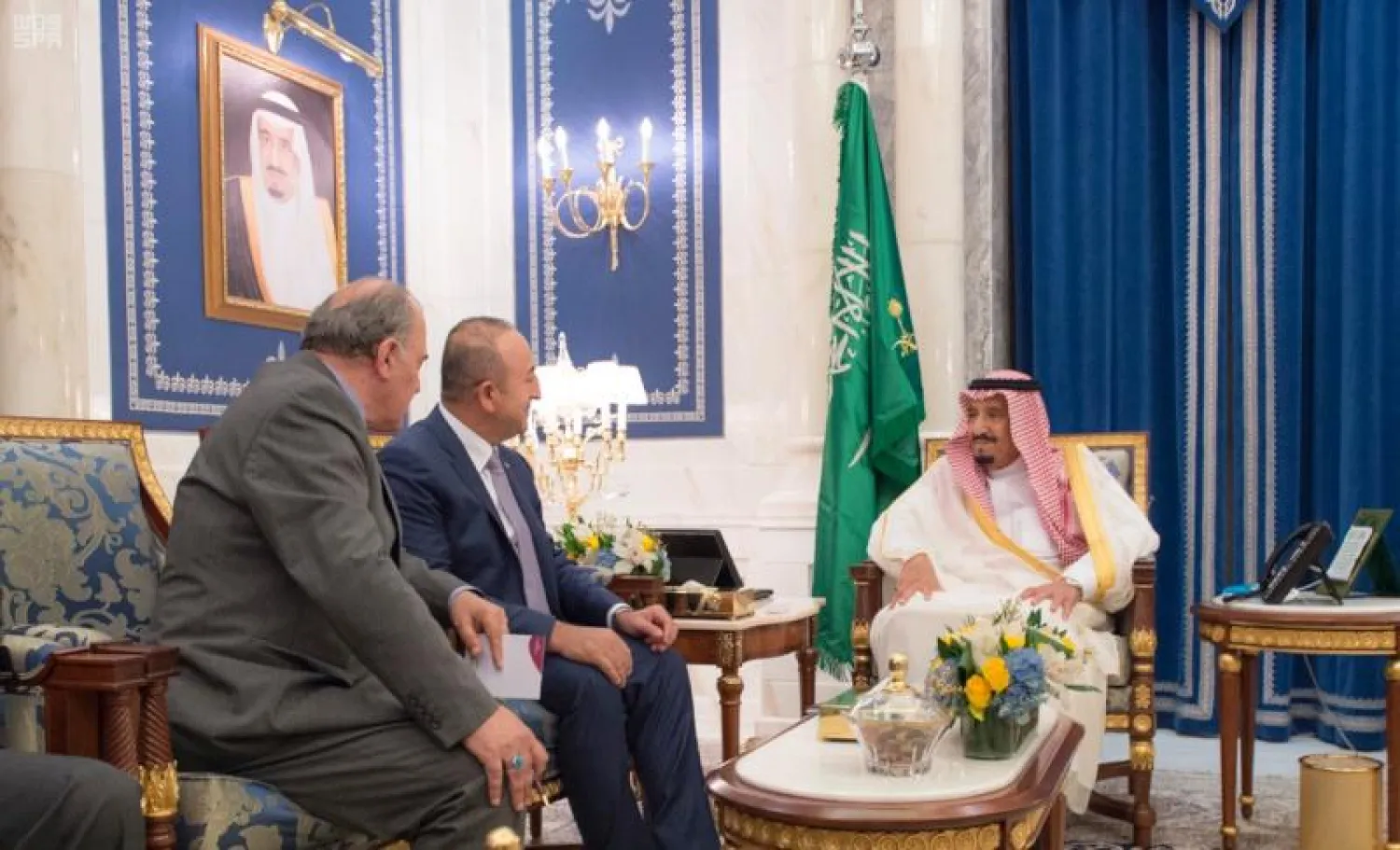 خادم الحرمين الشريفين لدى استقباله وزير الخارجية التركي (واس)