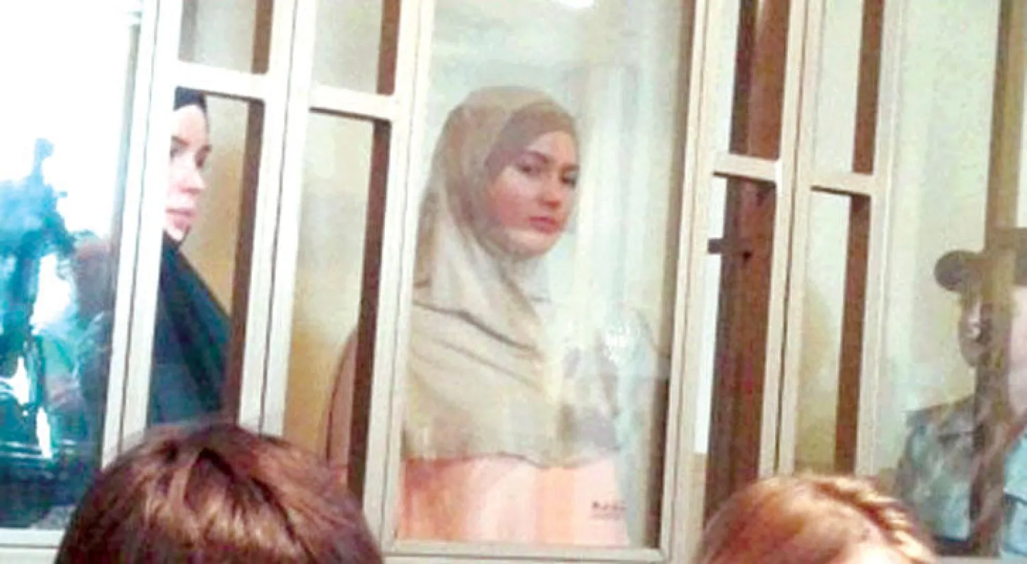 المحكمة العسكرية في منطقة شمال القوقاز تنظر في قضية ضد شابتين يوجه التحقيق لهما تهمة دفع شابة ثالثة لتفجير نفسها في مركز تجاري في مدينة روستوف («الشرق الأوسط})