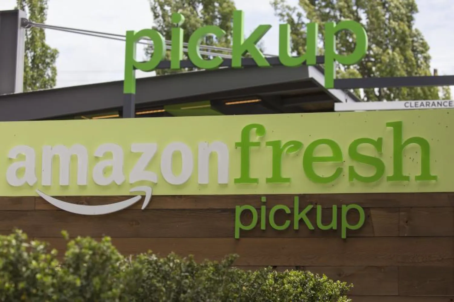 «أمازون» تشتري مجموعة الغذاء «هول فودز» للأطعمة العضوية (إ.ب.أ)