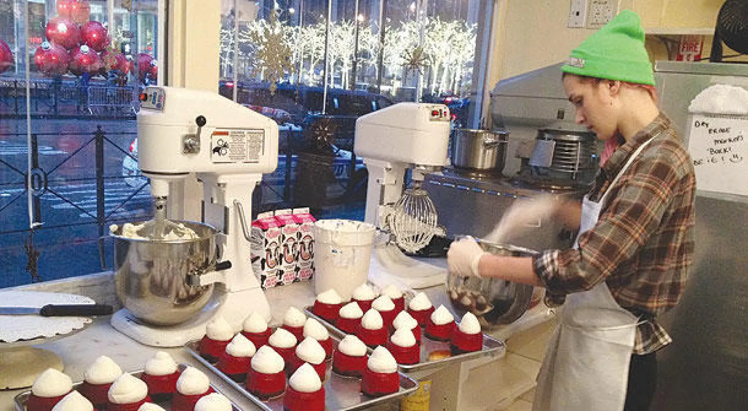 أرسلت بالفعل حوالى 50 كعكة وتتزايد الطلبات