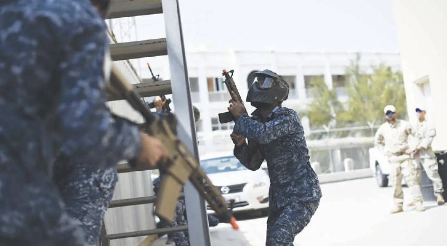 جنود بحرينيون يشاركون في تدريب عسكري دولي أجري في المنامة العام الماضي (أ.ف.ب)