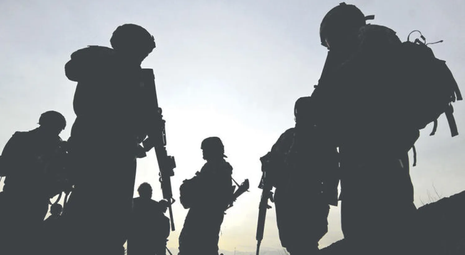 تدريبات لعناصر الناتو من قوات «إيساف» في قاعدة باغرام خارج كابل (أ.ف.ب)