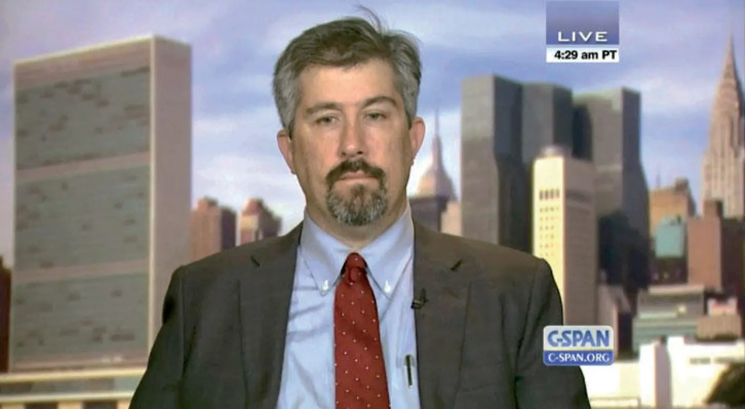 كبير مراسلي صحيفة «ذا وول ستريت جورنال» للشؤون الخارجية جاي سولومون (نيويورك تايمز)