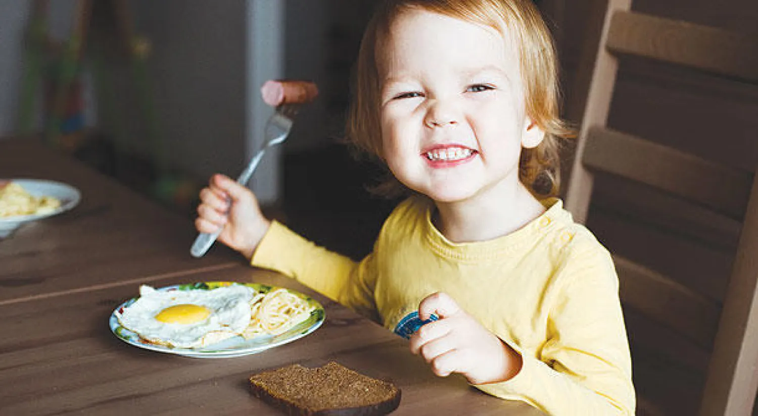 تناول البيض... يدرأ نقص النمو