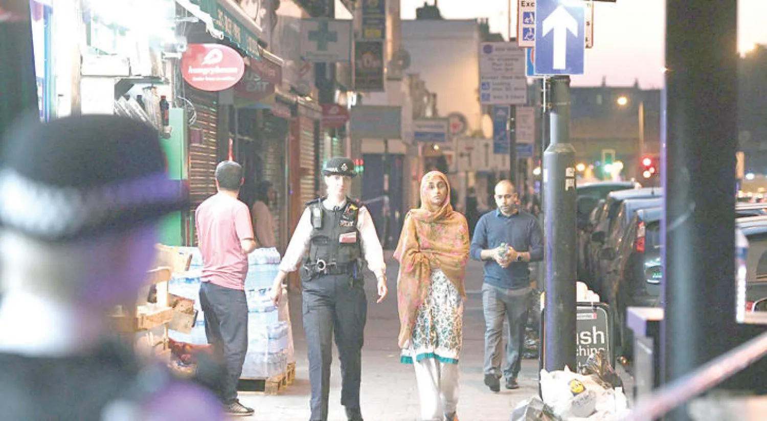 شرطية خلال دورية في شمال لندن بعد اعتداء الدهس في منطقة فنزبري بارك («نيويورك تايمز»)