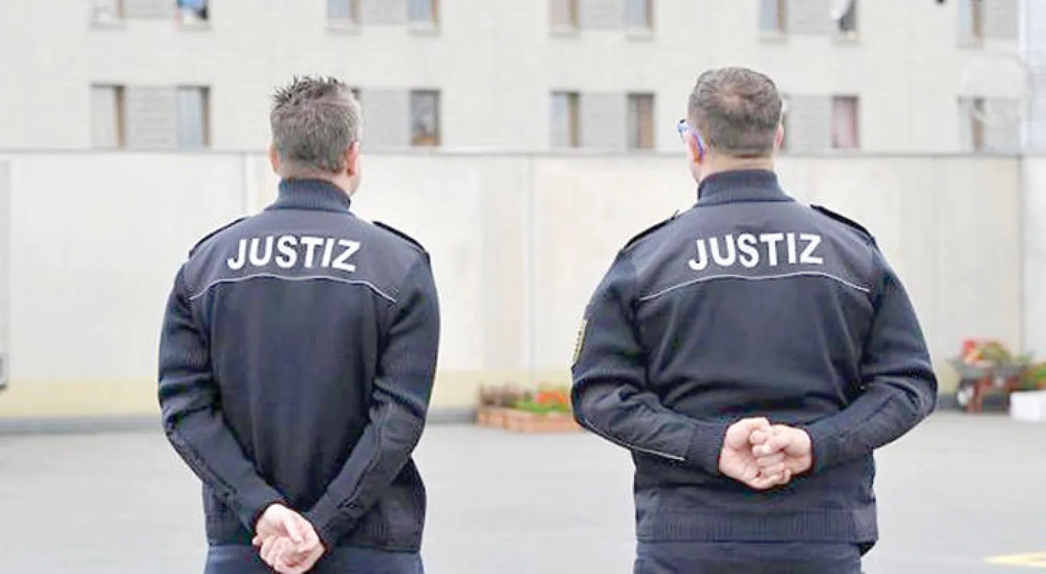 شرطة القضاء أمام محكمة زاربركن («الشرق الأوسط»)