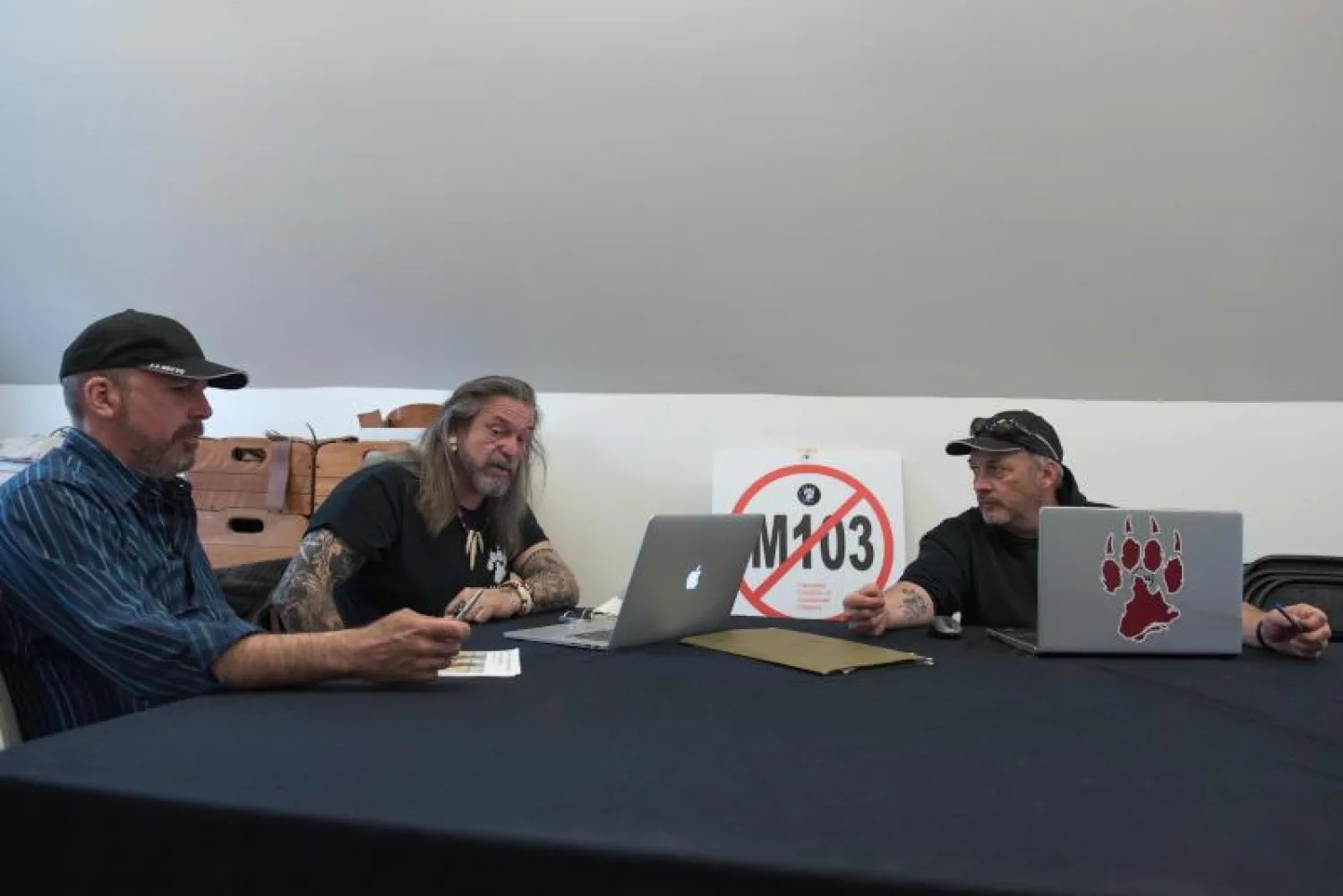 إحدى المجموعات الكندية المناهضة للهجرة (أ.ف.ب)