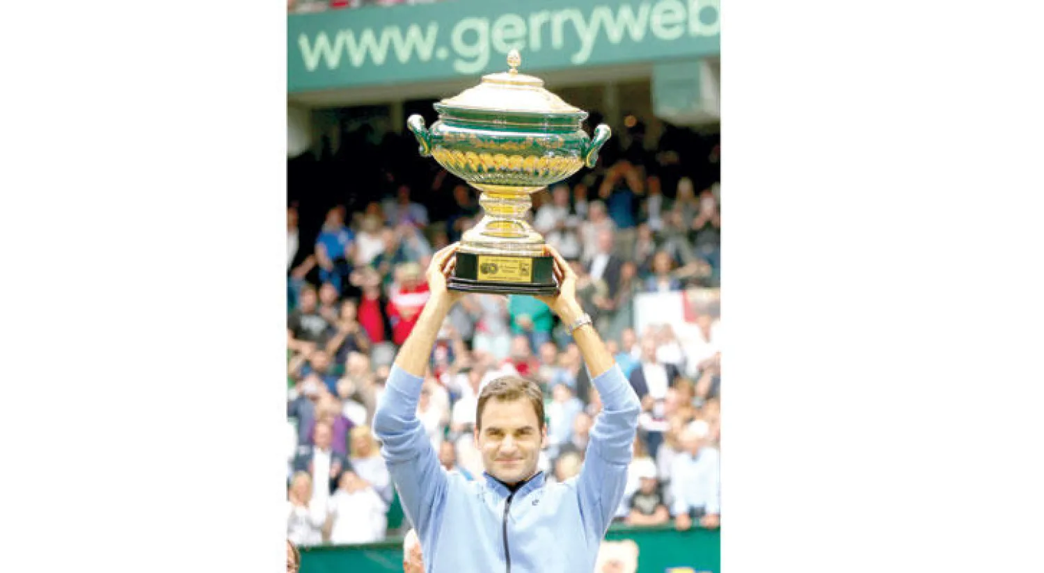 فيدرر وكأس {هاله} (إ.ب.أ)