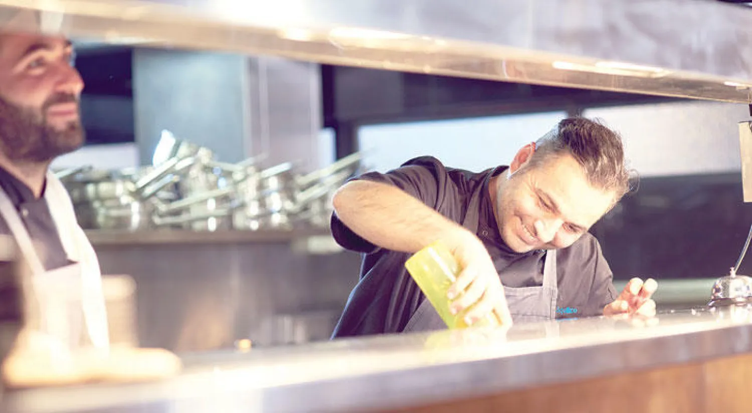 الشيف ماركو في مطبخه المفتوح