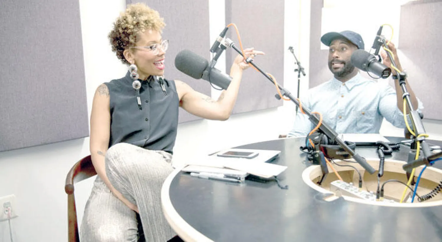 جينا ورثام تقدم النشرة الصوتية