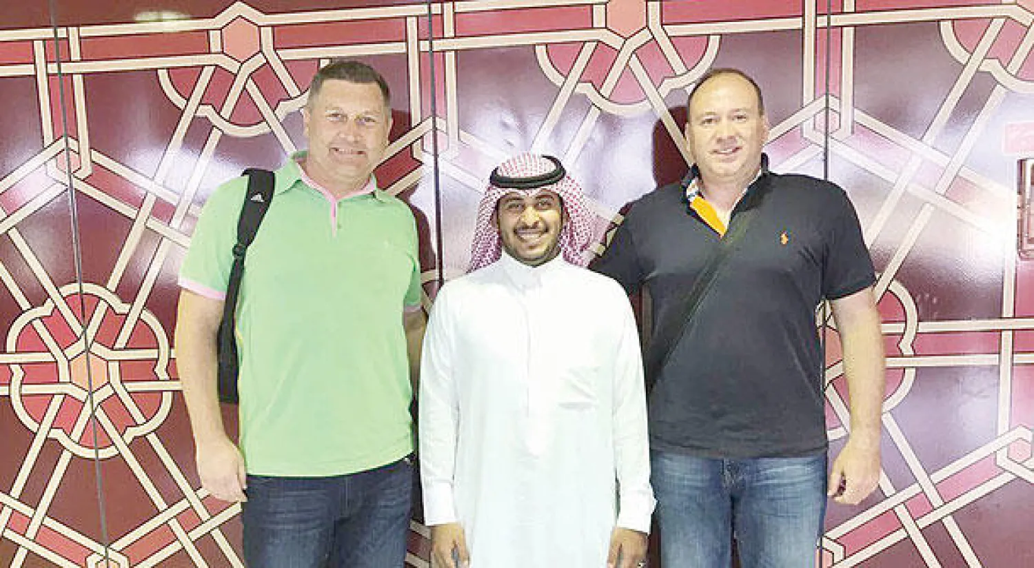 مدرب الفيصلي لدى وصوله إلى مطار الرياض أمس  (المركز الإعلامي بنادي الفيصلي)