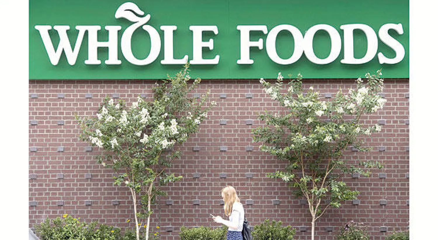 صفقة «هول فوودز» تطبيق عملي لمغامرات «أمازون» المحسوبة (أ.ف.ب)