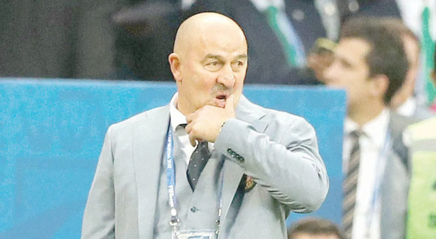 تشيرتشيسوف مدرب روسيا في مأزق (رويترز)